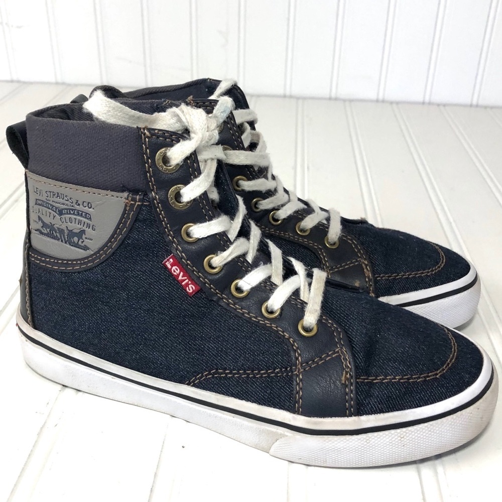 Levi’s high top tennis shoes 13